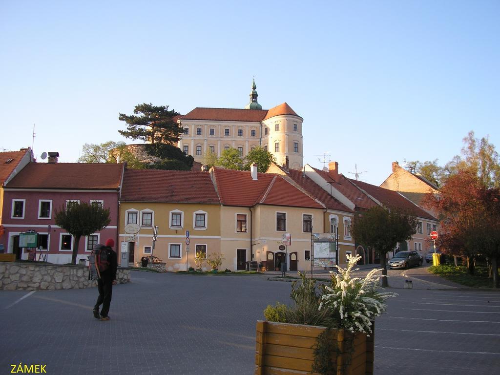 Penzion U Zabaka Микулов Экстерьер фото